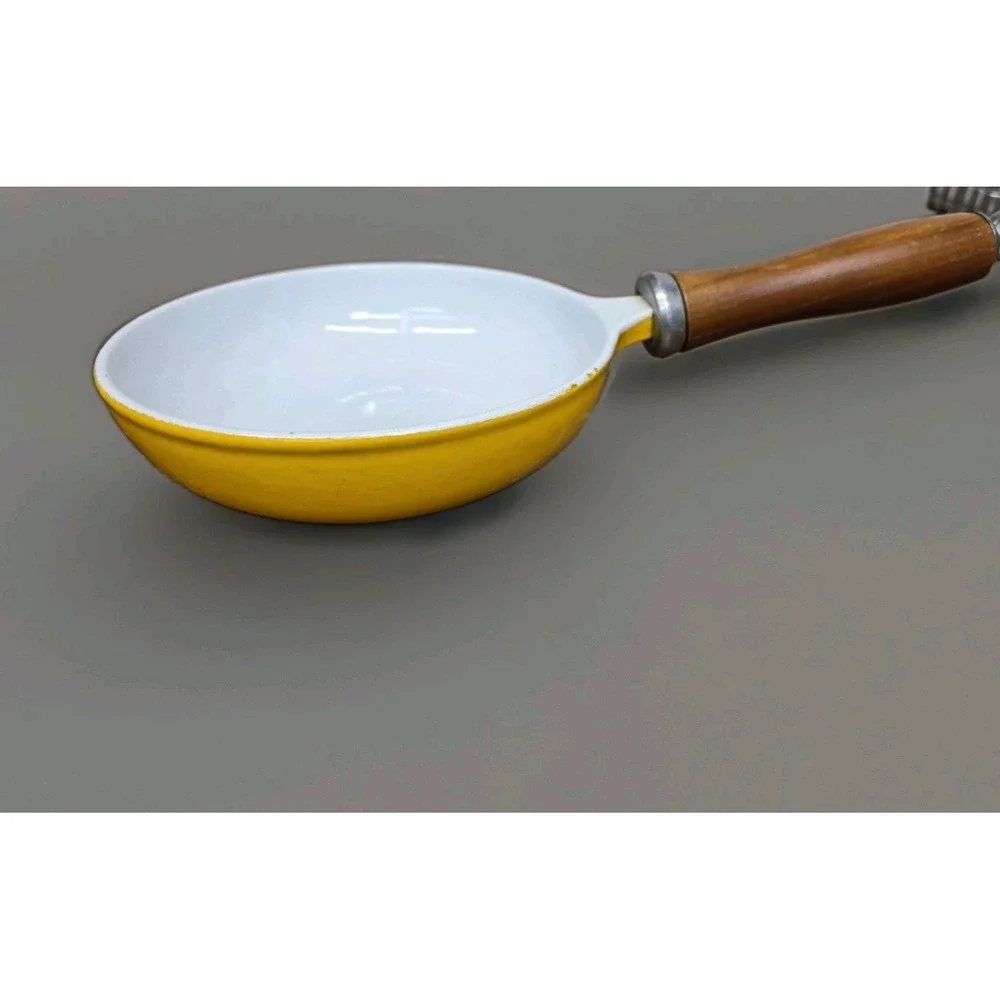 Vintage Finesse Yellow Enamel Skillet Frying Pan Set 10